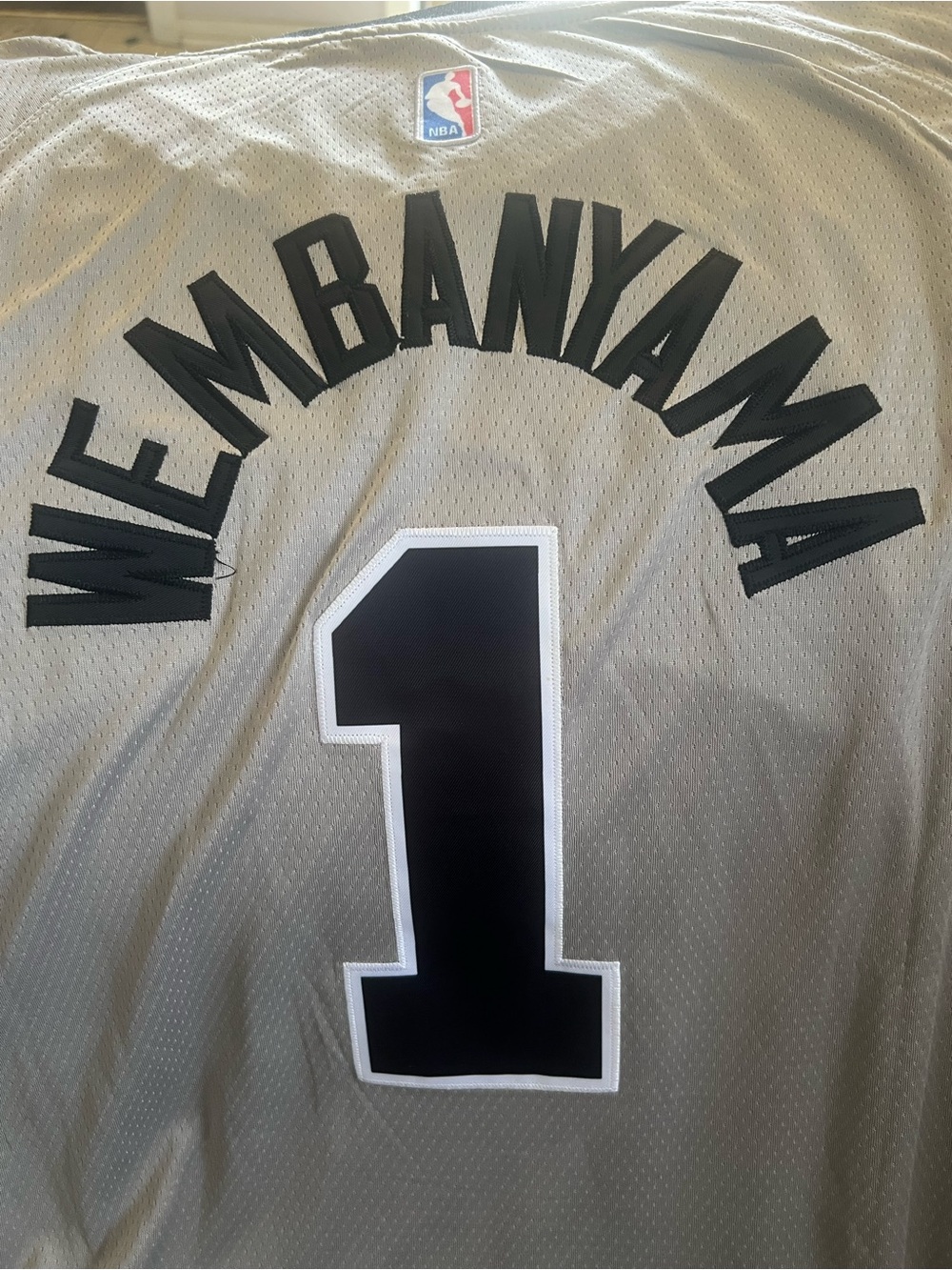 WEMBANYAMA MENS\UNISEX XL SWINGMAN NBA JERSEY GRAY/BLACK NWT